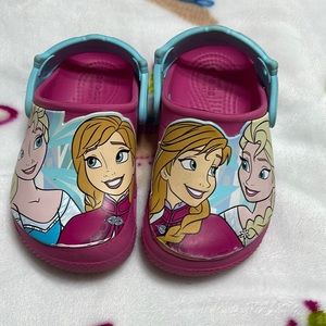 Pink and light blue Crocks, Frozen with Anna and Elsa -size 8